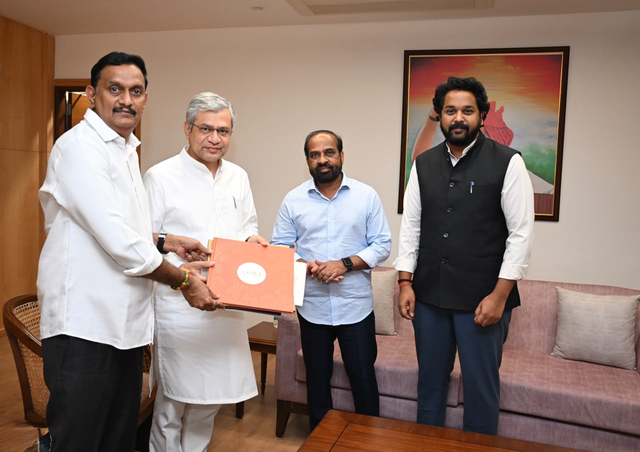 కేంద్ర మంత్రులకు విజయవాడ దసరా ఉత్సవాల ఆహ్వానం