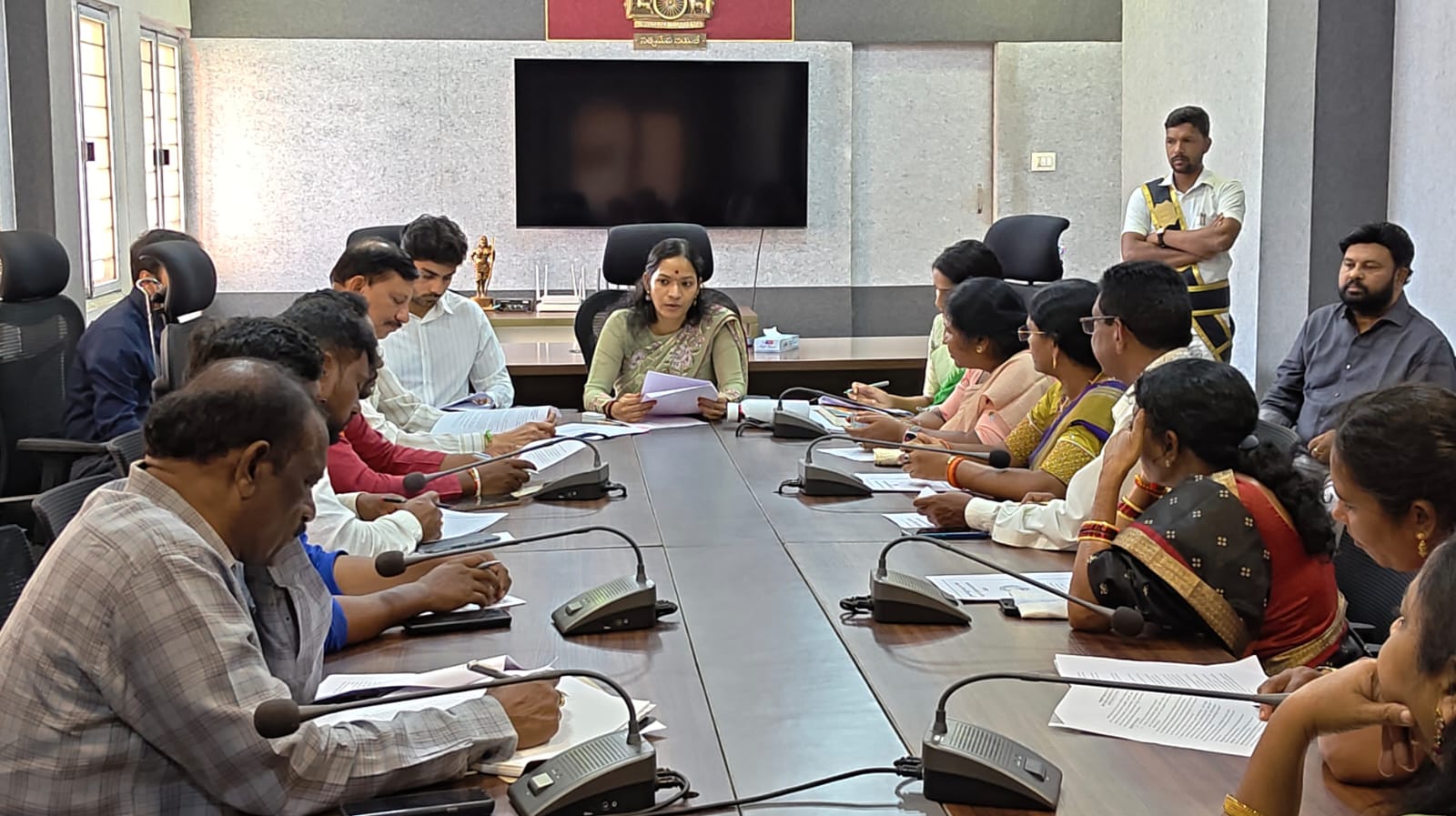 స్థానిక సంస్థల ఎన్నికలపై రాజకీయ పార్టీల ప్రతినిధులతో కలెక్టర్ సమావేశం