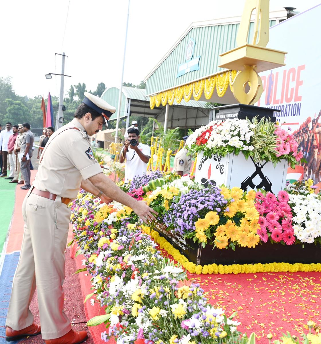 ఏలూరు జిల్లాలో ఘనంగా పోలీసు అమరవీరుల స్మృతి దినోత్సవం