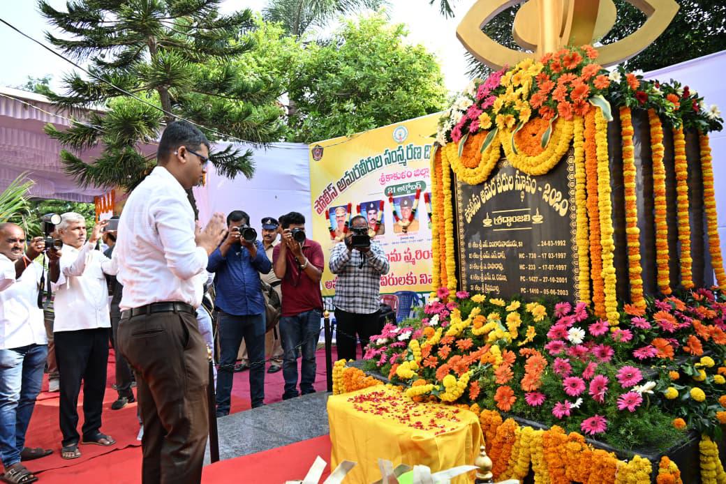 పోలీసుల సేవలు స్ఫూర్తిదాయకం: జిల్లా కలెక్టర్ స్వప్నిల్ దినకర్ పుండ్కర్