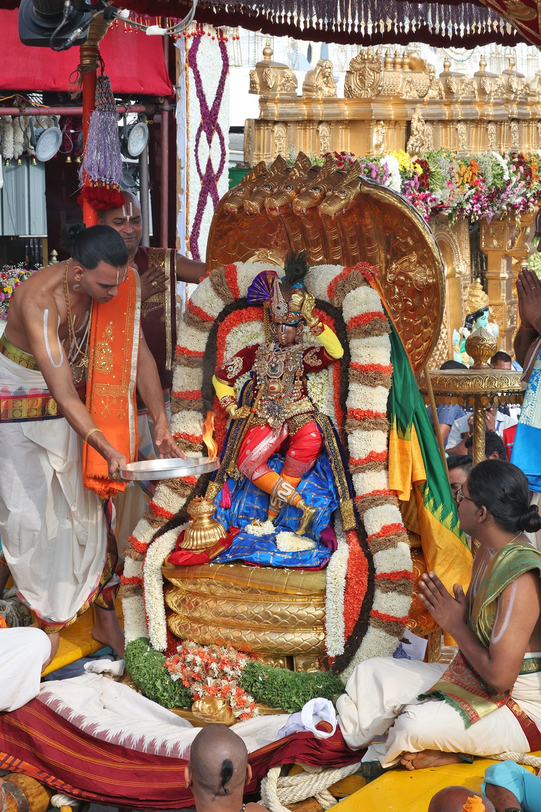 తిరుమలలో వైభవంగా శ్రీవారి చిన్న శేష వాహనసేవ