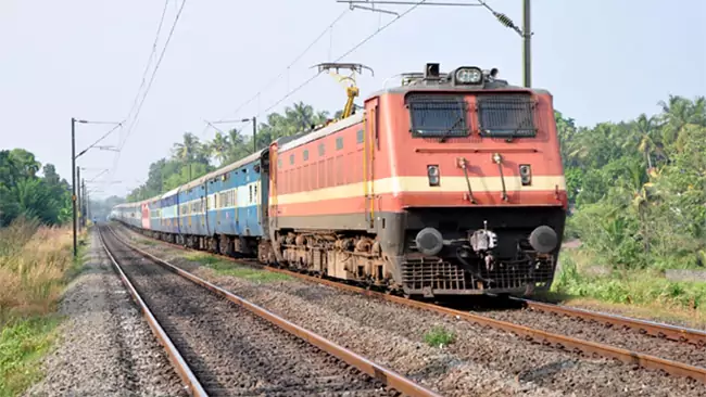 రైల్వే ఉద్యోగులకు దీపావళి కానుక...