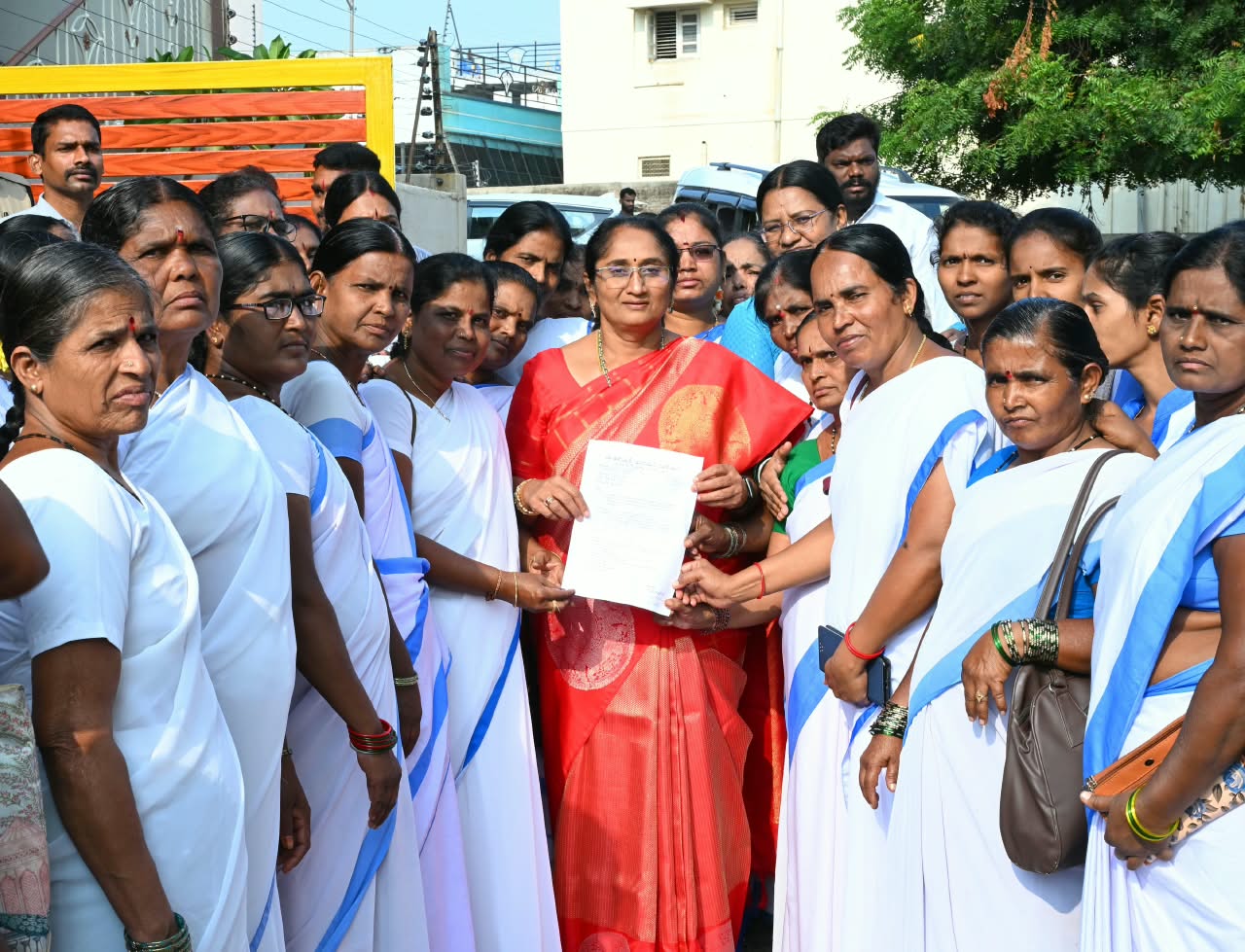 ప్రజా సమస్యల పరిష్కారానికి ప్రాధాన్యత
