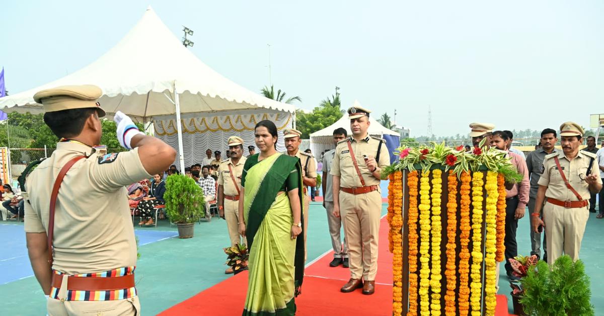 పోలీసు అమరవీరుల త్యాగాలు చిరస్మరణీయం