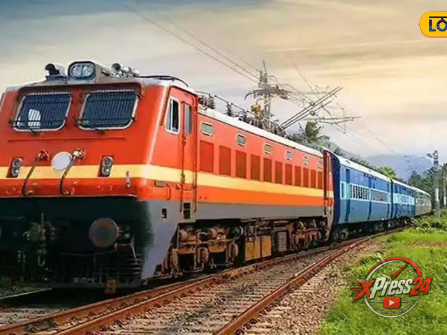 పండుగ సీజన్లో ప్రత్యేక రైళ్లు - ప్రయాణికులు రిజర్వేషన్ చేసుకోవాలని SCR సూచన