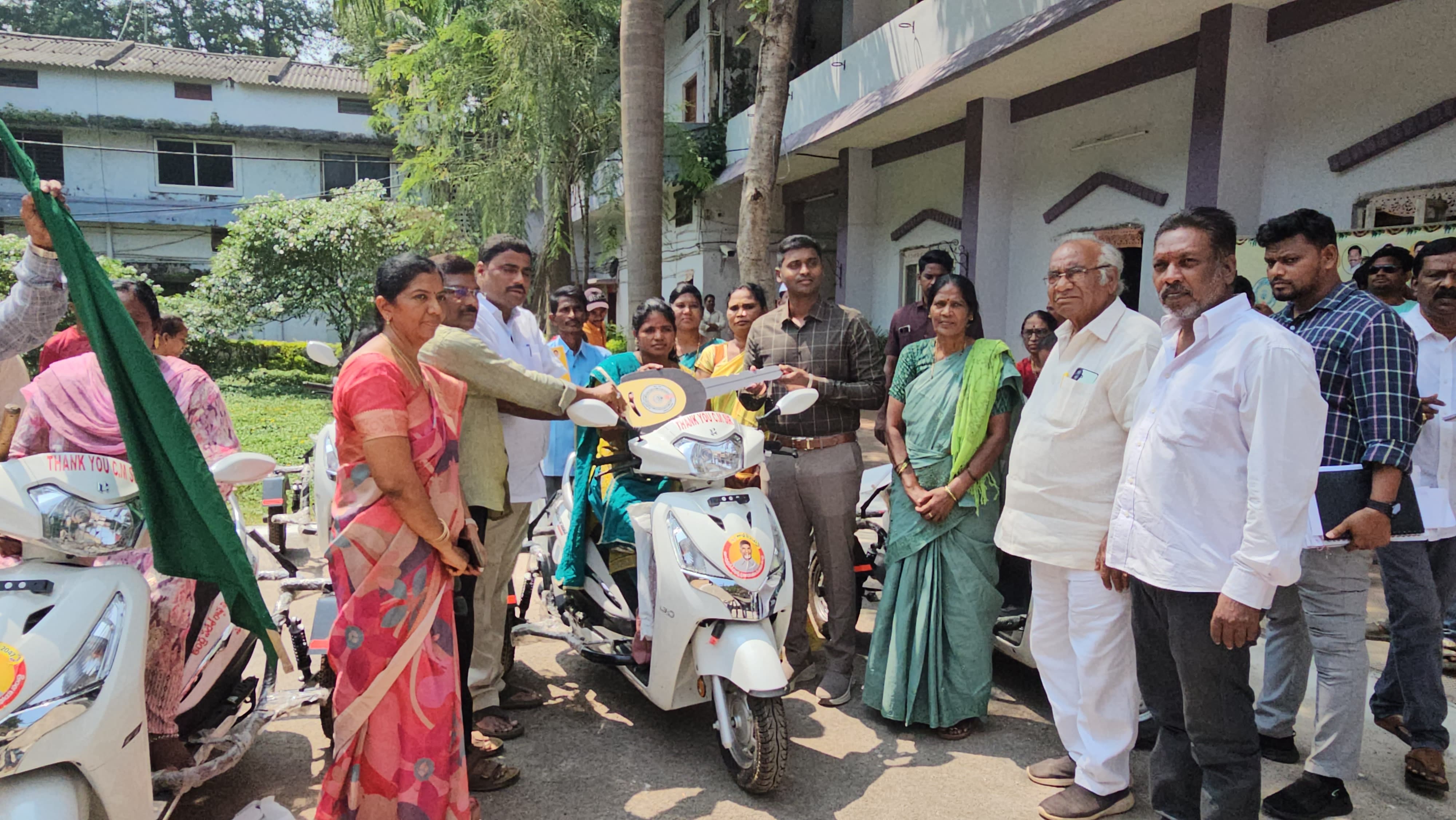 దివ్యాంగులకు అండగా రాష్ట్ర ప్రభుత్వం: జిల్లా కలెక్టర్ కె. దినేష్ కుమార్