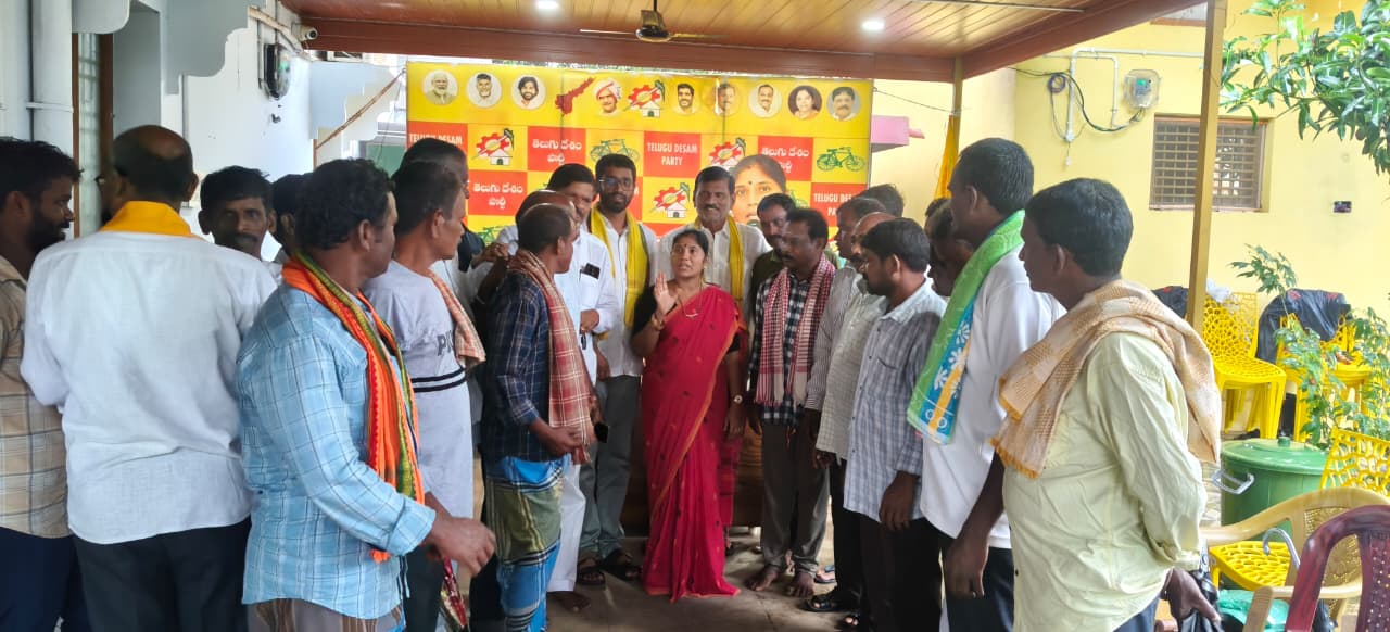 చేనేత కార్మికుల సంక్షేమానికి ప్రభుత్వం అధిక ప్రాధాన్యత