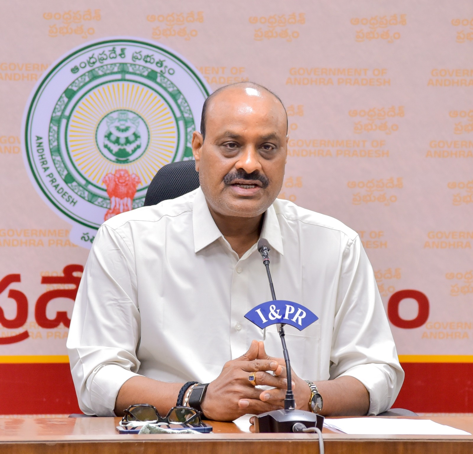 తుఫాను ప్రభావిత మత్స్యకార కుటుంబాలకు ఉచిత బియ్యం