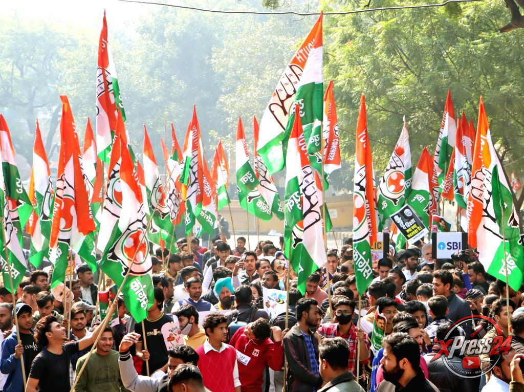 సీఈసీ తొలగింపునకు డిమాండ్ చేస్తూ కాంగ్రెస్ ధర్నా