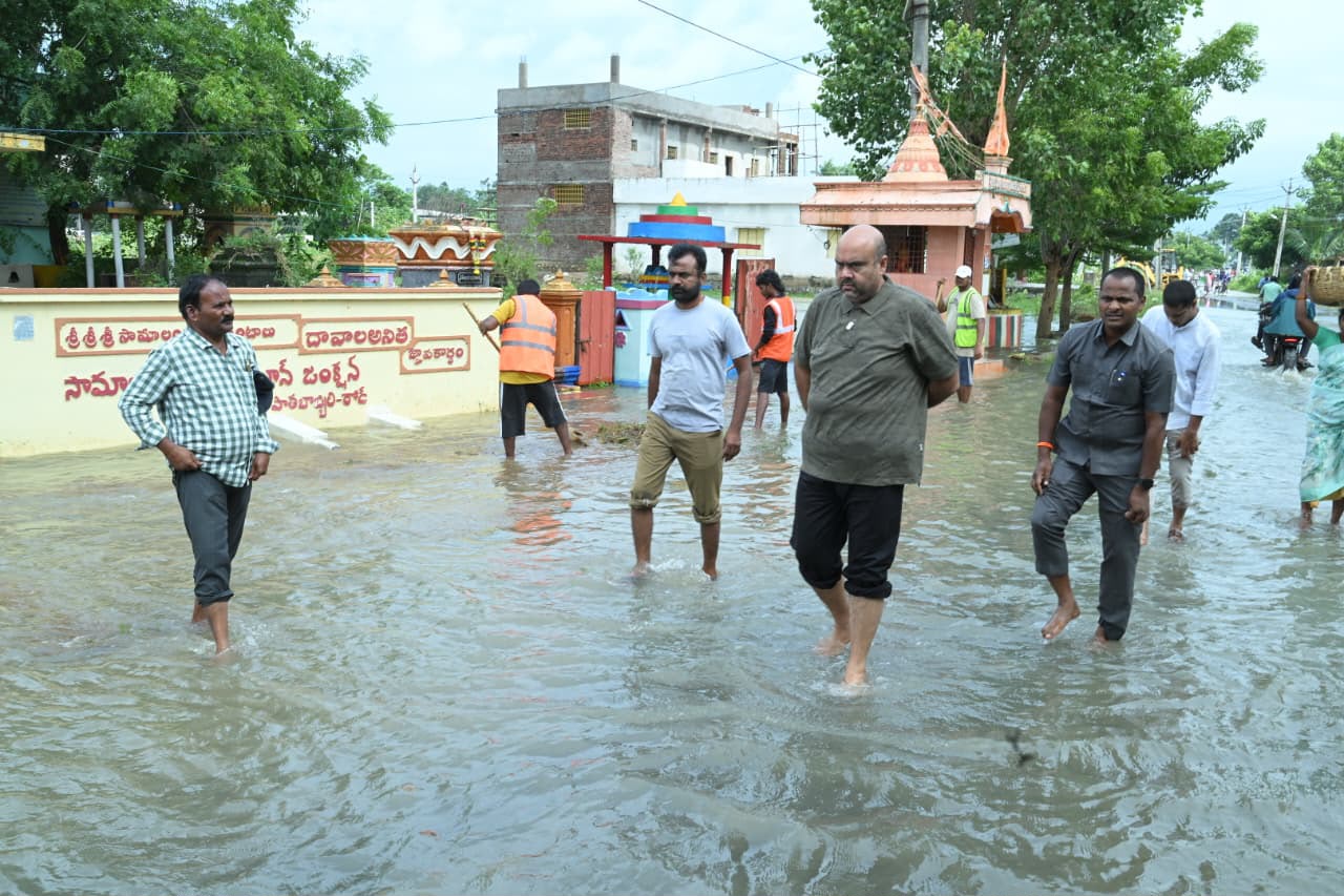 బొబ్బిలిలో జలమయమైన లోతట్టు ప్రాంతాలు