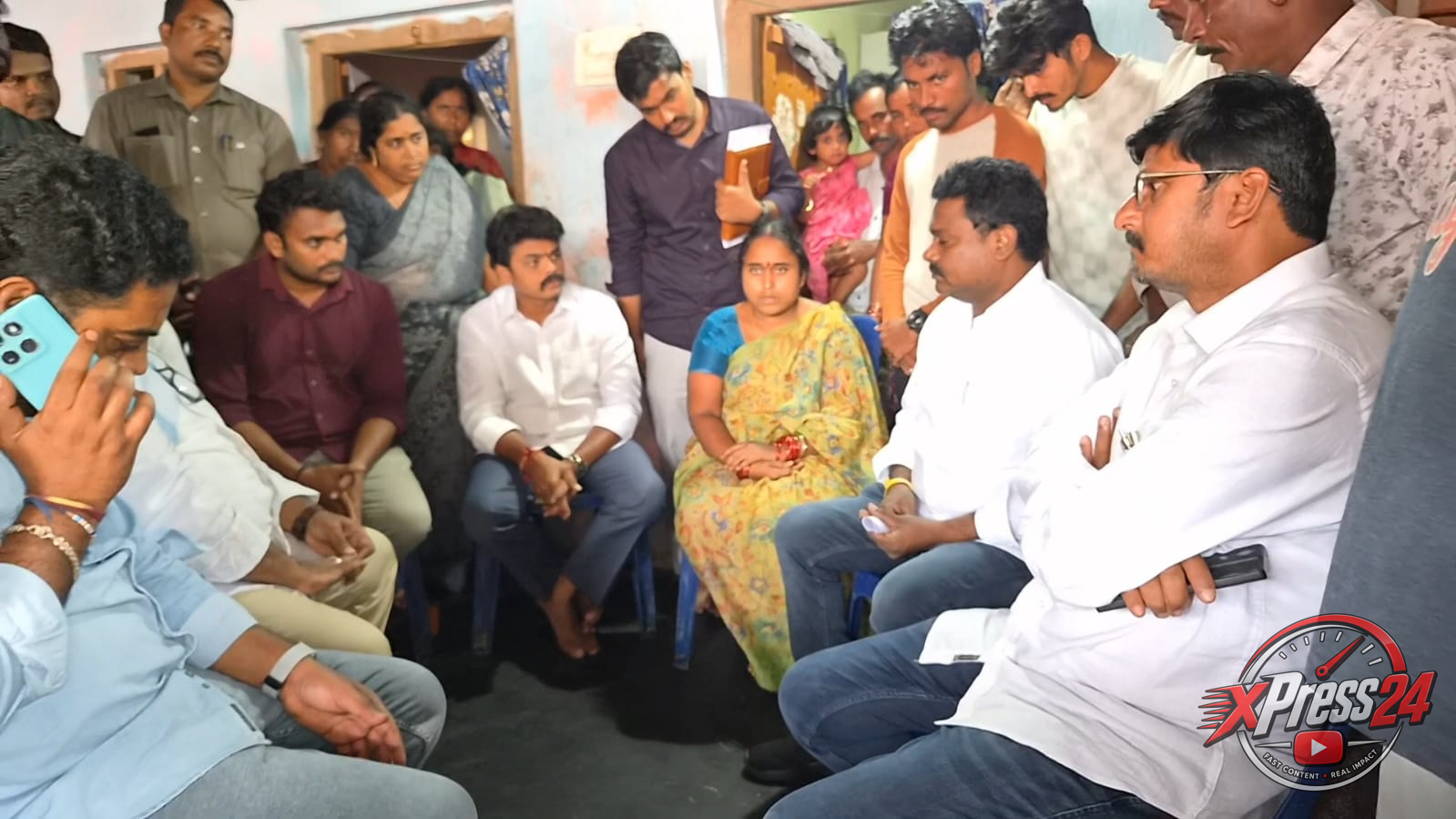 జనసైనికుడు నులకాని సుధాకర్ కుటుంబాన్ని పరామర్శించిన ఎమ్మెల్యే చిర్రి బాలరాజు