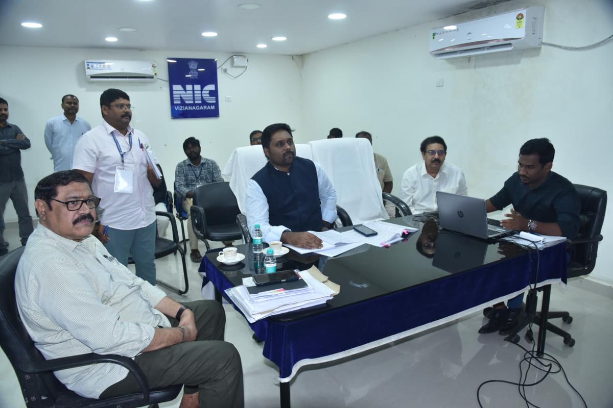 మున్సిపల్ ఎన్నికలు–2026: 2,325 మంది పోలింగ్ సిబ్బంది నియామకం