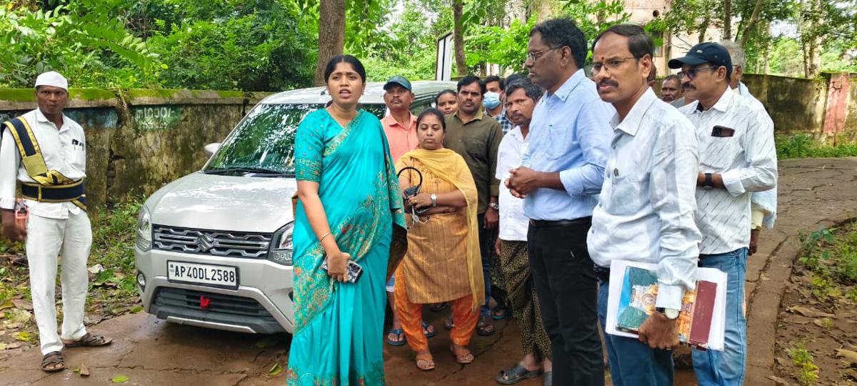 వరదల అనంతరం ప్రజారోగ్యం, విద్యార్థినుల భద్రతకు ప్రాధాన్యం ఇవ్వాలి