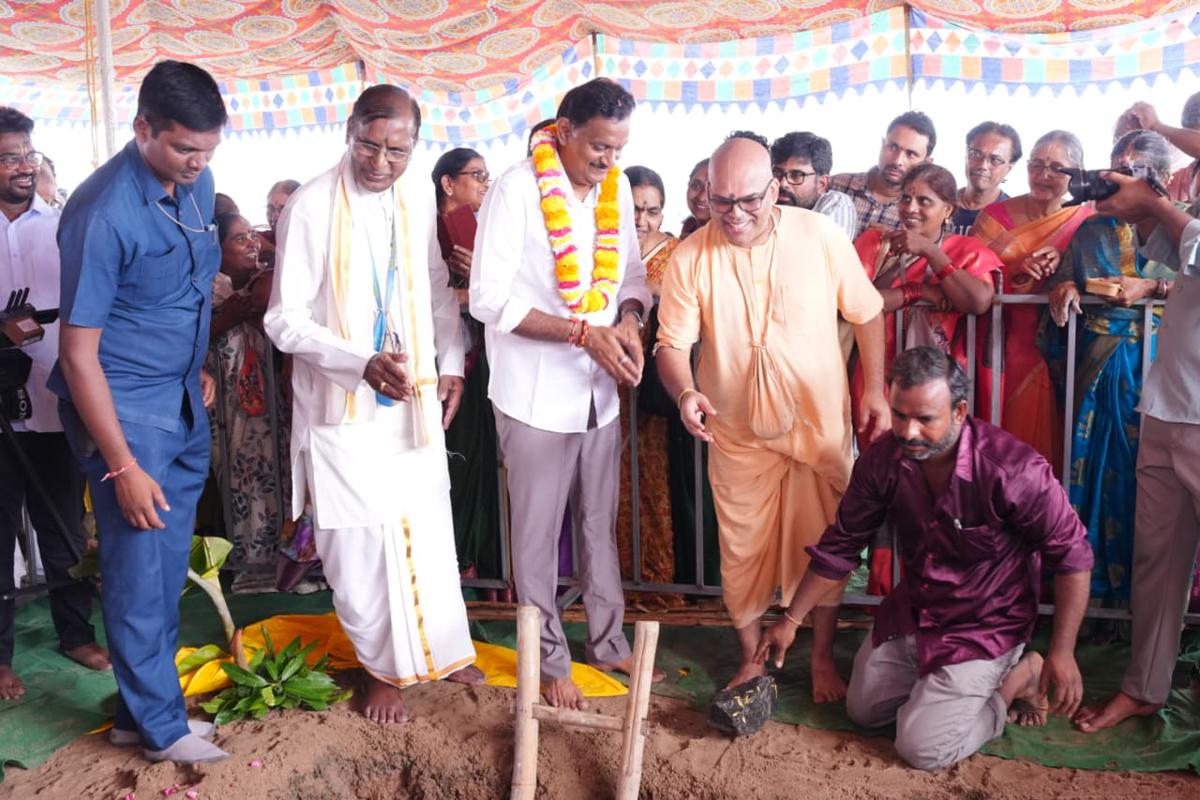 గొల్లపూడిలో ఇస్కాన్ వేదిక్ కల్చరల్ సెంటర్ నిర్మాణానికి భూమిపూజ