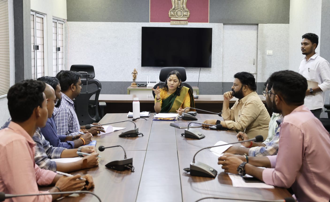 ఎన్నికల సన్నద్ధతపై కలెక్టర్ సమీక్ష