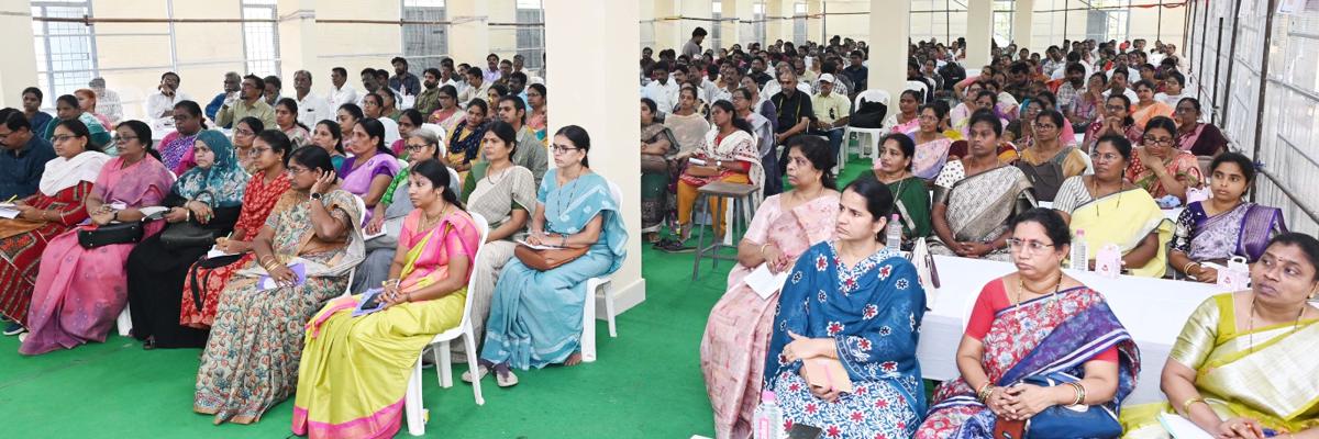 ఓట్ల లెక్కింపులో ఎలాంటి పొరపాట్లకు తావివ్వొద్దు: జిల్లా కలెక్టర్ కె.వెట్రిసెల్వి