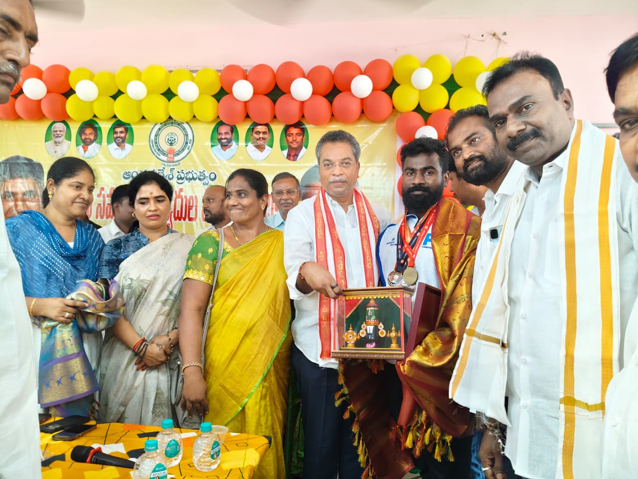 కామన్వెల్త్ గేమ్స్ పవర్లిఫ్టింగ్‌లో స్వర్ణ పతక విజేత కృపారావుకు ఎమ్మెల్యే వసంత అభినందనలు