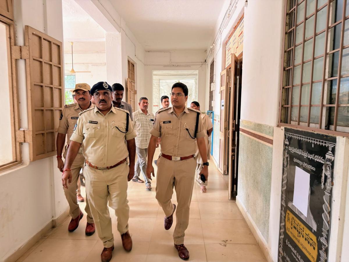 ఏలూరు జిల్లాలో ప్రశాంతంగా ముగిసిన జడ్పీటీసీ, ఎంపీటీసీ నామినేషన్ల ప్రక్రియ