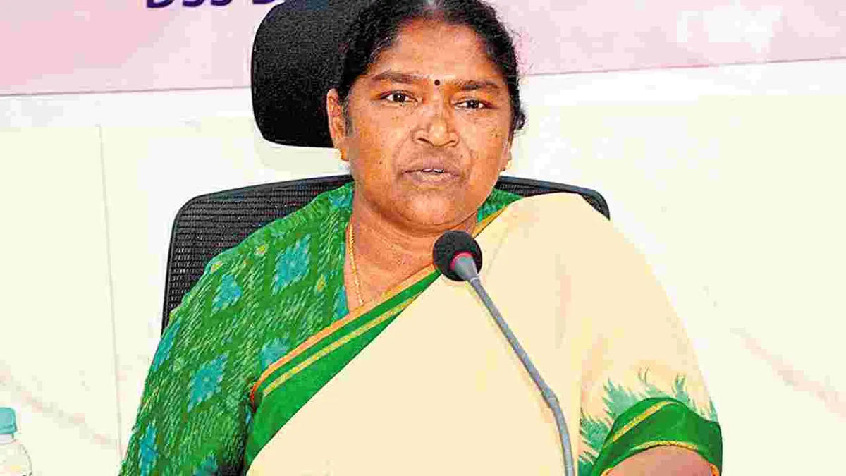 ములుగు సమీకృత జిల్లా కార్యాలయంలో మంత్రి సీతక్క సమీక్ష