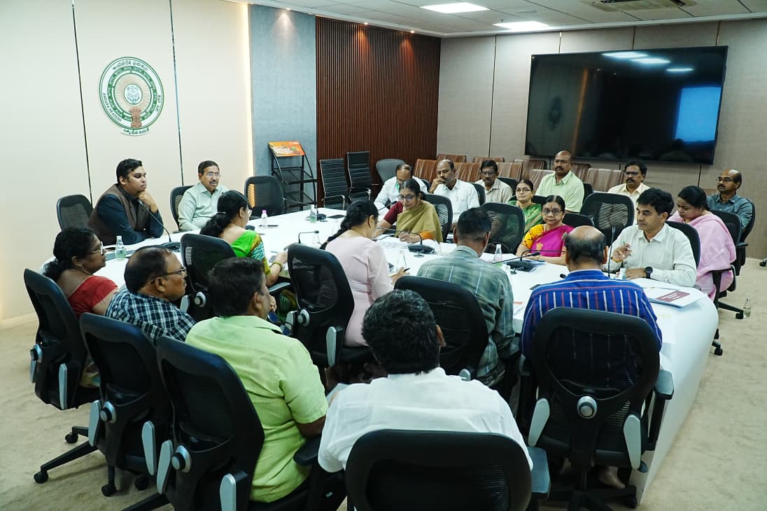 ల్యాండ్‌ పూలింగ్‌ ప్రక్రియపై మంత్రి నారాయణ సమీక్ష