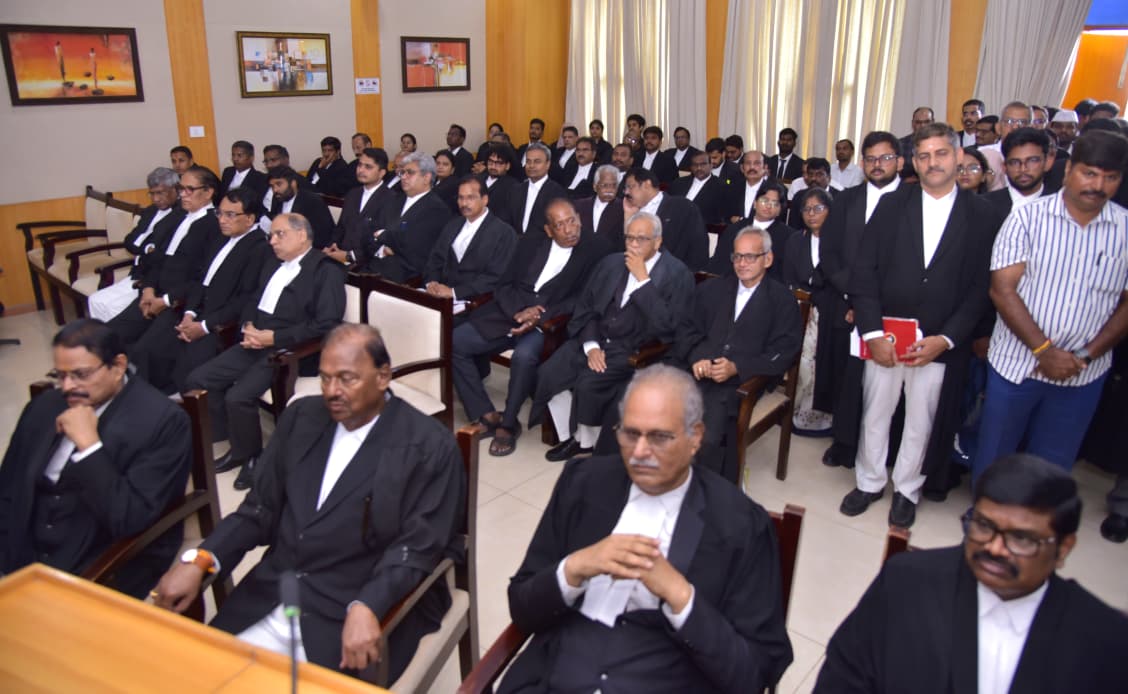 ఏపి హై కోర్టు  శాశ్వత న్యాయమూర్తులుగా ఐదుగురు జడ్జిలు బాధ్యతల స్వీకరణ