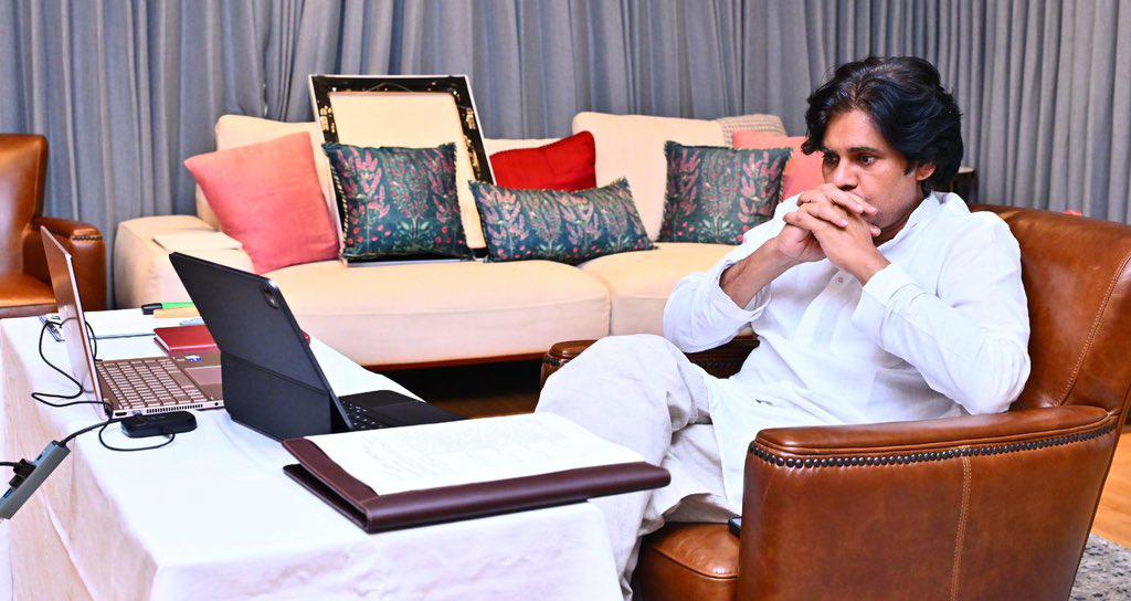 కాకినాడ జిల్లాలో తుపాను నష్టంపై డిప్యూటీ సీఎం పవన్ కల్యాణ్ సమీక్ష