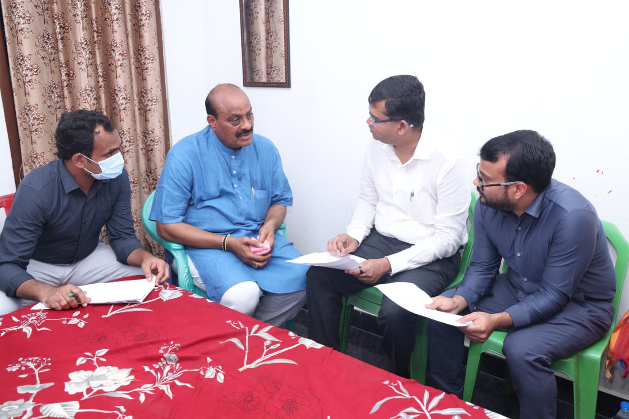 శ్రీకాకుళం జిల్లా సమగ్రాభివృద్ధిపై మంత్రి అచ్చెన్నాయుడు సమీక్ష