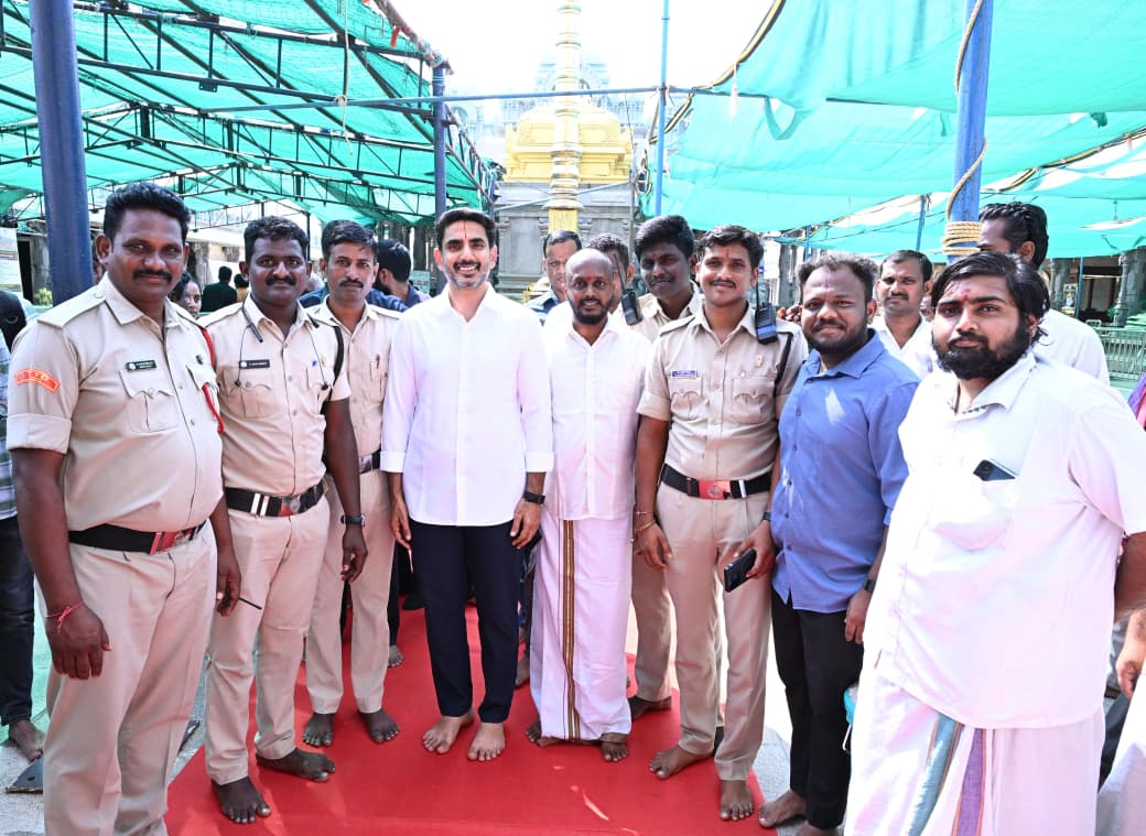 మోదీ 25 ఏళ్ల ప్రజాసేవా ప్రస్థానం సందర్భంగా లోకేష్ పూజలు