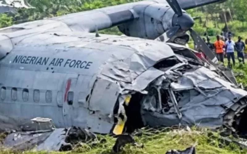 నైజీరియాలో విమానం కూలి 32 మంది మృతి